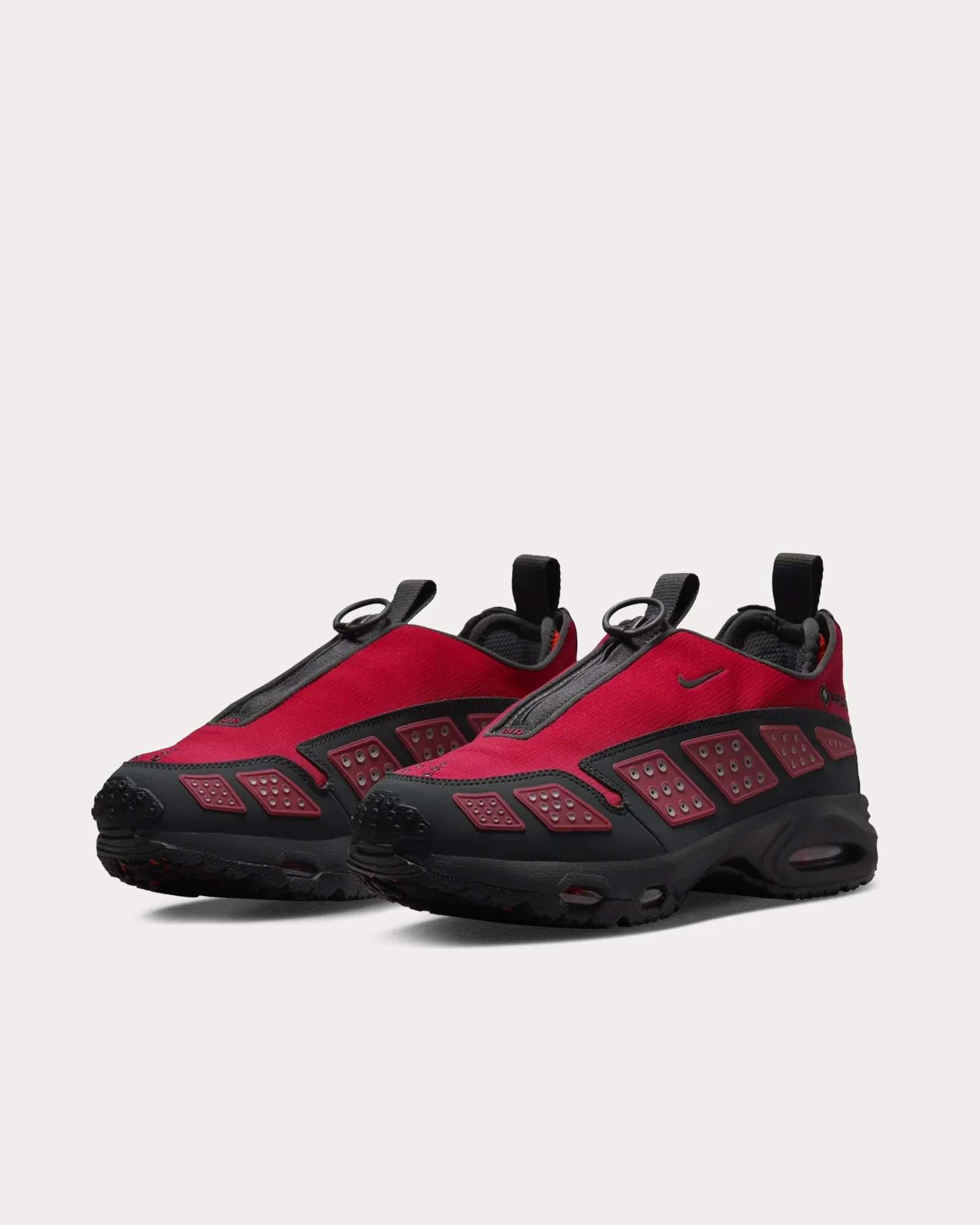 Air Max SNDR Gore-Tex Dark Smoke Grey / Fire Red Low Top Sneakers