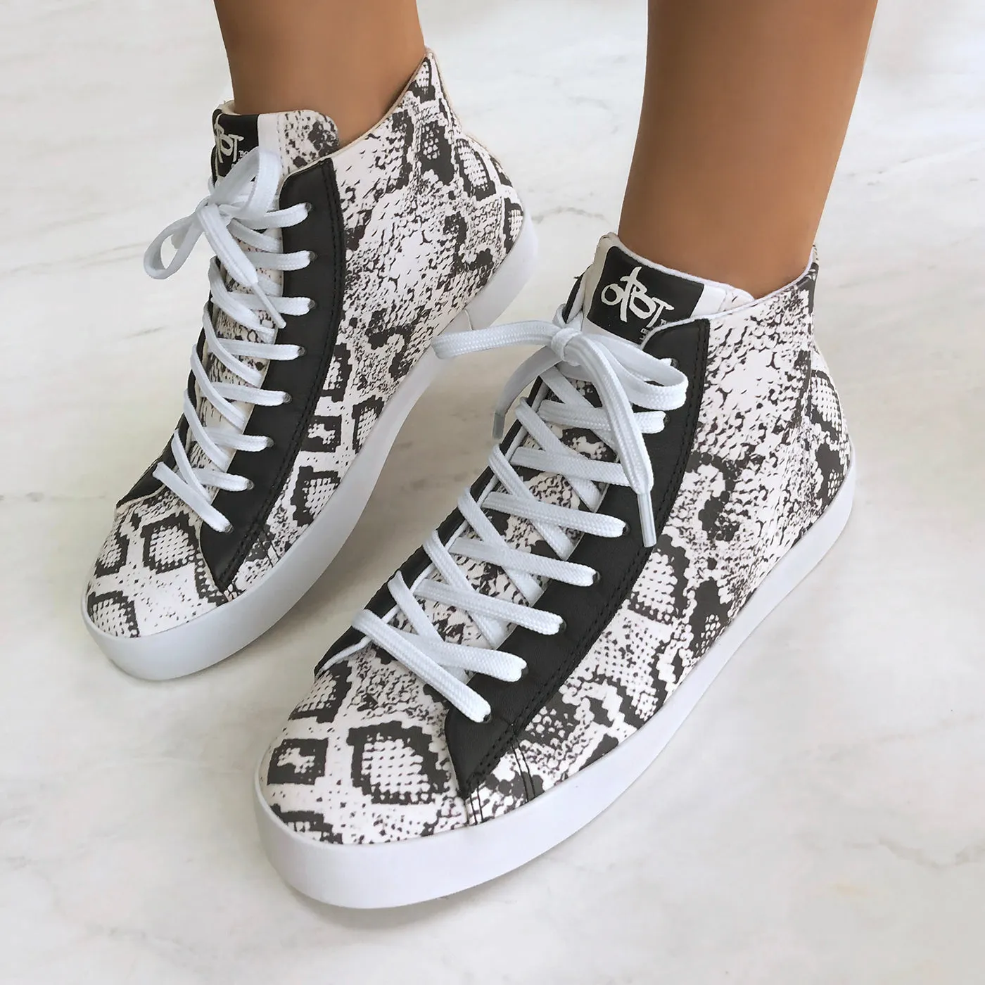 HOLOGRAM in SNAKE PRINT Sneakers