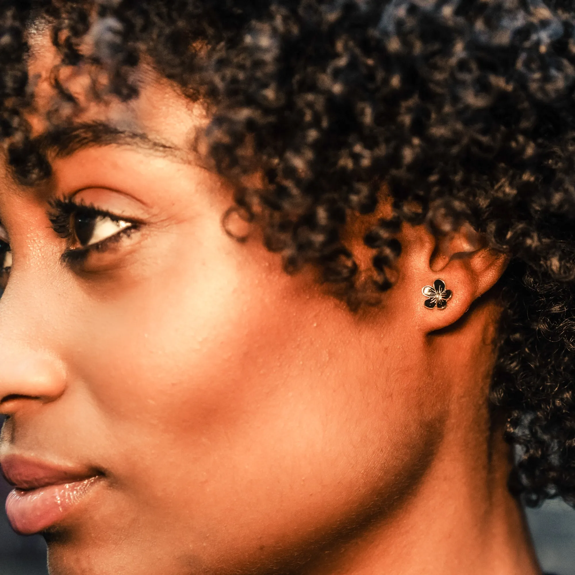 Small Florette Studs in Black